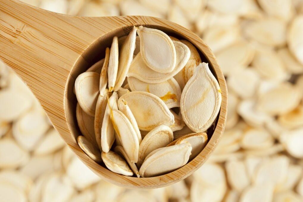 Las semillas de calabaza son un remedio popular popular para el tratamiento de la prostatitis crónica. 
