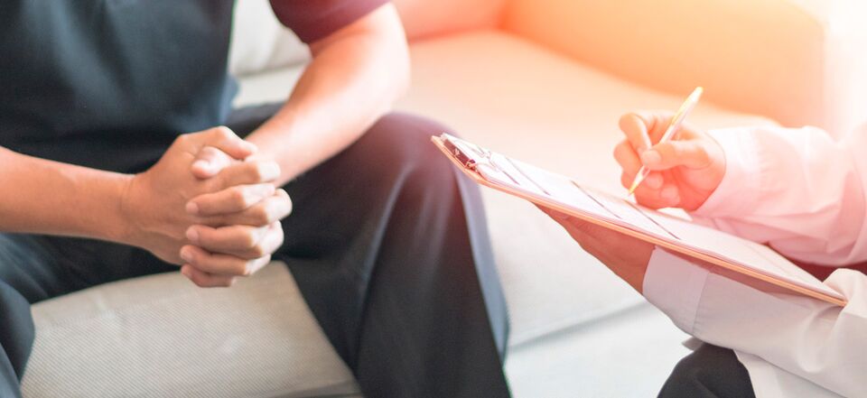 El nombramiento de tratamiento para un paciente con prostatitis crónica